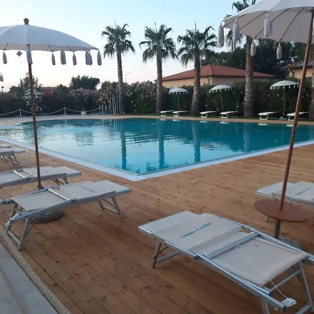 Sul Mare All'interno Del Parco Naturale Con Piscina